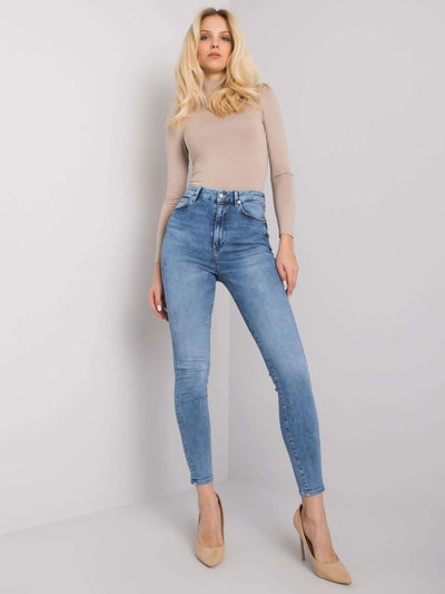 Jasnoniebieskie jeansowe rurki