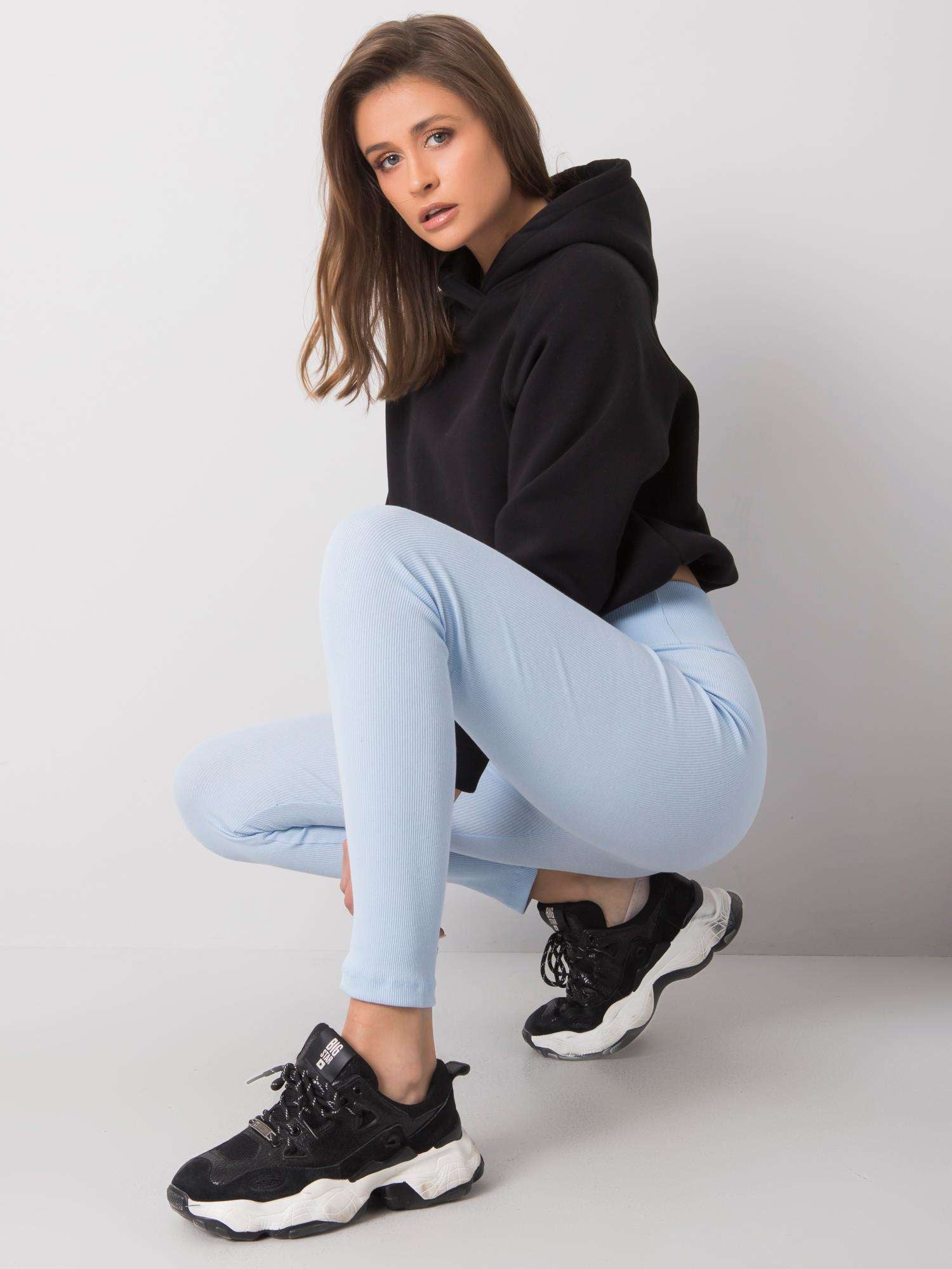 Jasnoniebieskie legginsy basic w prążek
