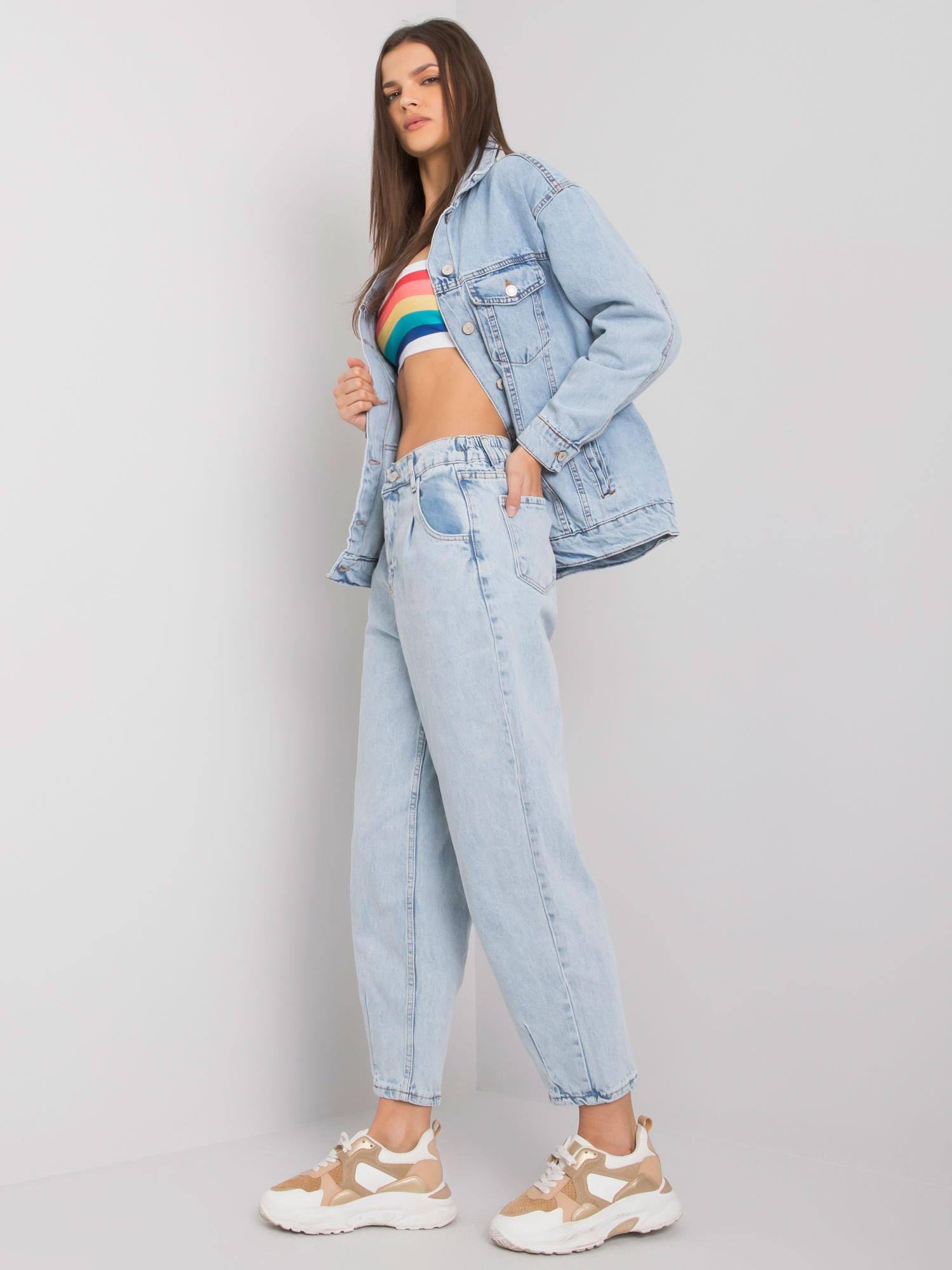 Jasnoniebieskie mom jeans