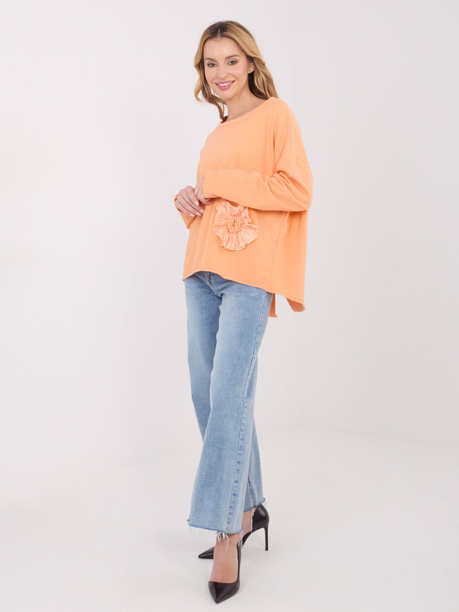 Jasnopomarańczowa bluza oversize bez kaptura