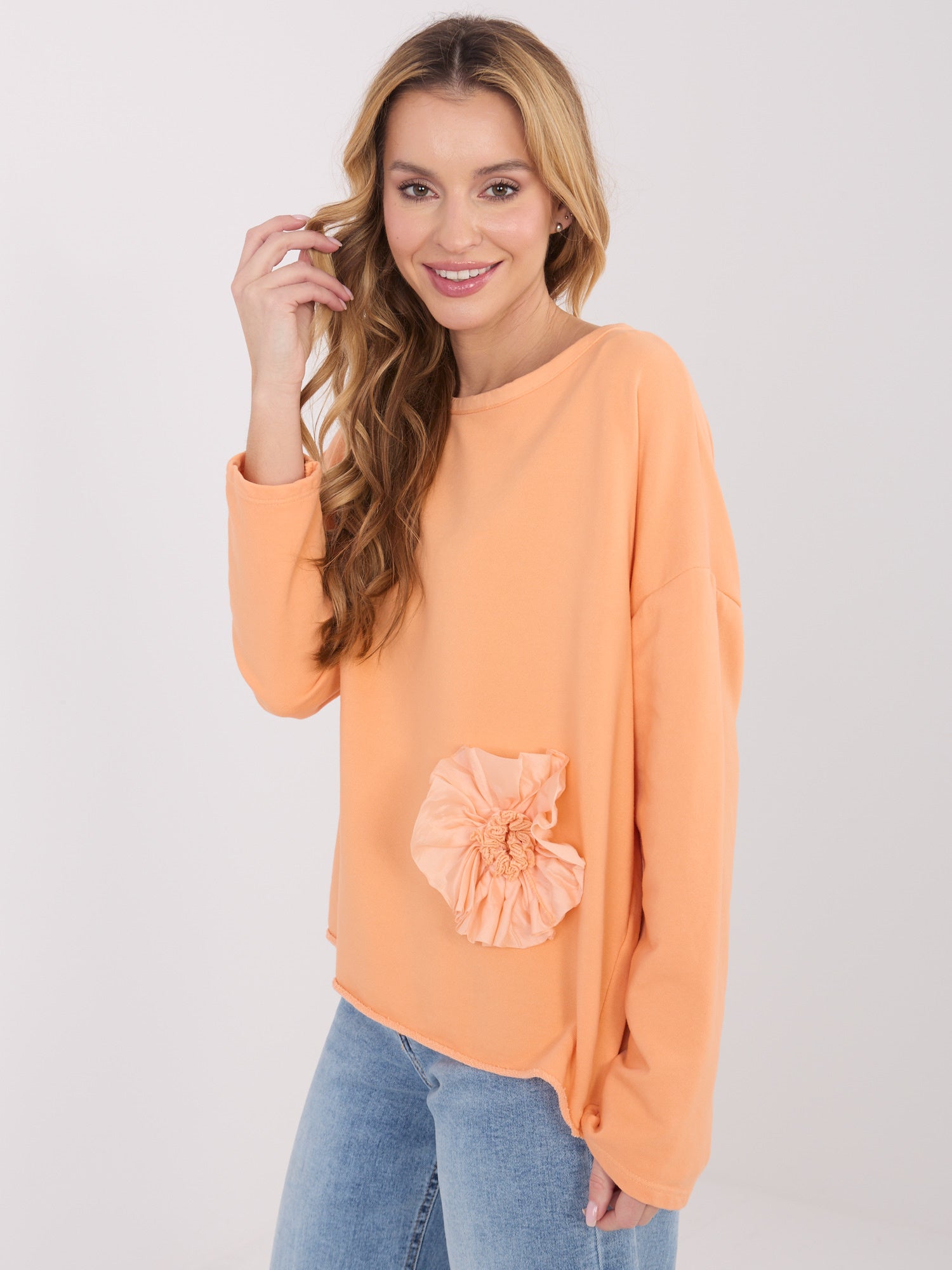 Jasnopomarańczowa bluza oversize bez kaptura