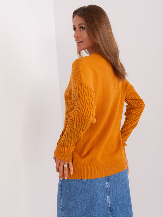 Jasnopomarańczowy sweter klasyczny z okrągłym dekoltem