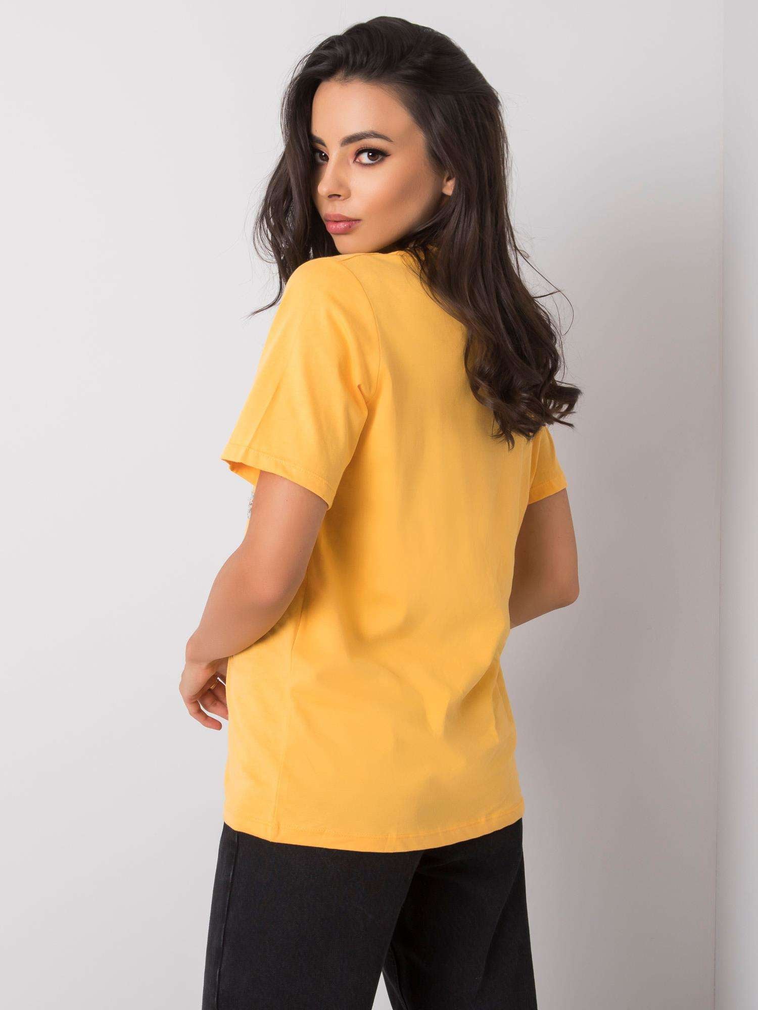 Jasnopomarańczowy t-shirt damski z napisem