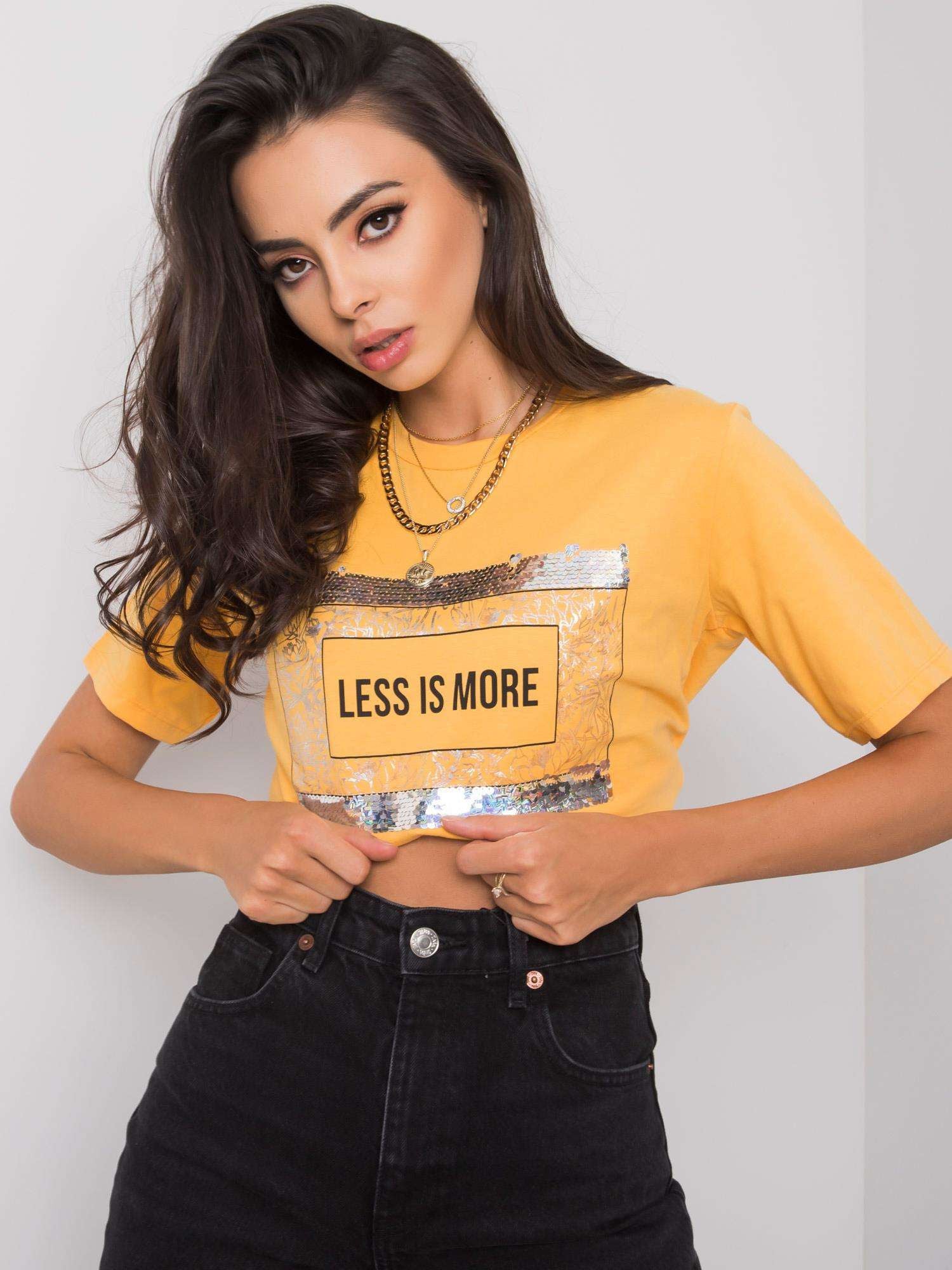 Jasnopomarańczowy t-shirt damski z napisem