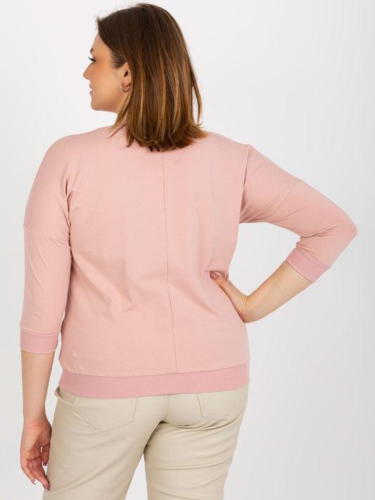 Jasnoróżowa bluzka plus size z nadrukiem i rękawem 3/4