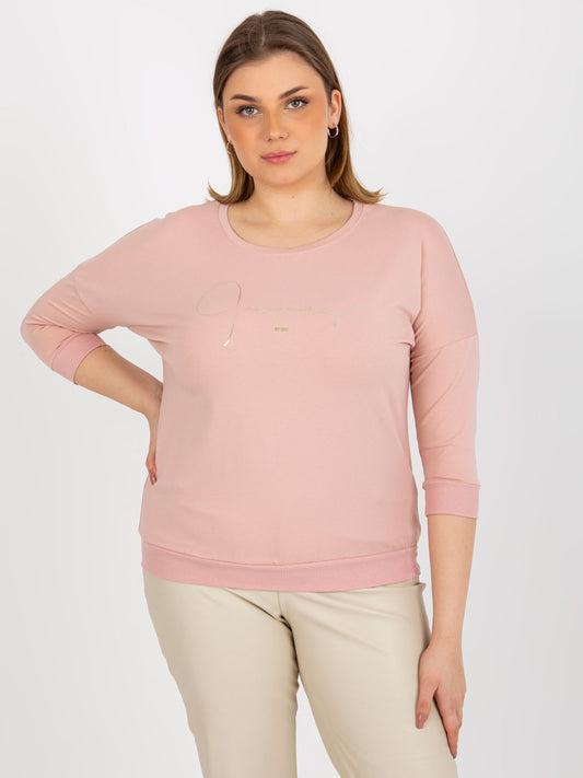 Jasnoróżowa bluzka plus size z nadrukiem i rękawem 3/4