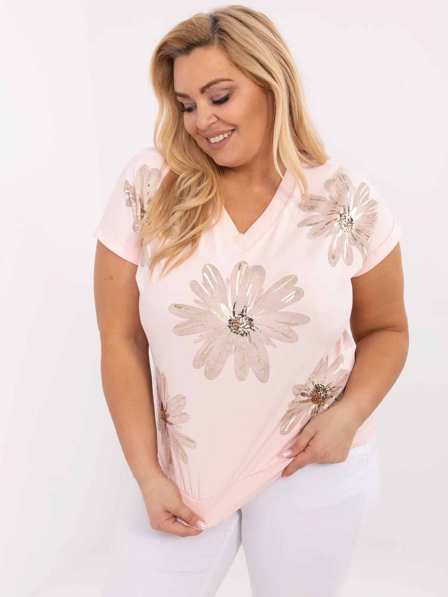 Jasnoróżowa bluzka plus size z krótkim rękawem
