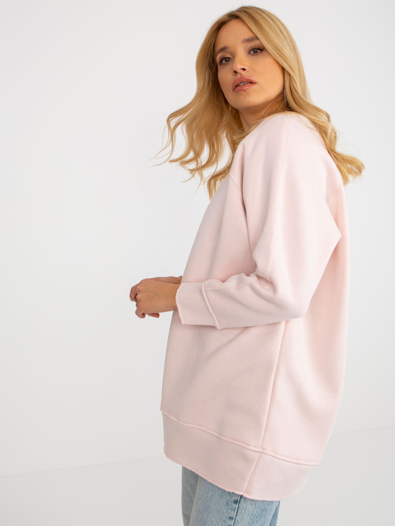 Jasnoróżowa dresowa bluza basic z okrągłym dekoltem