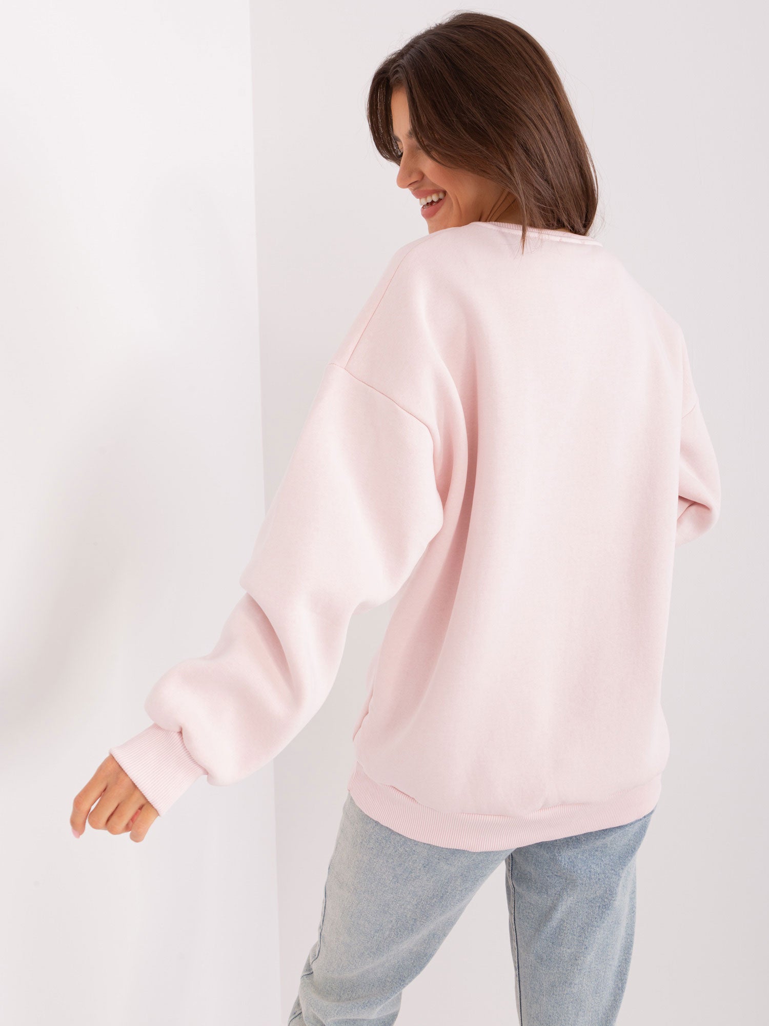 Jasnoróżowa bluza bez kaptura o kroju oversize
