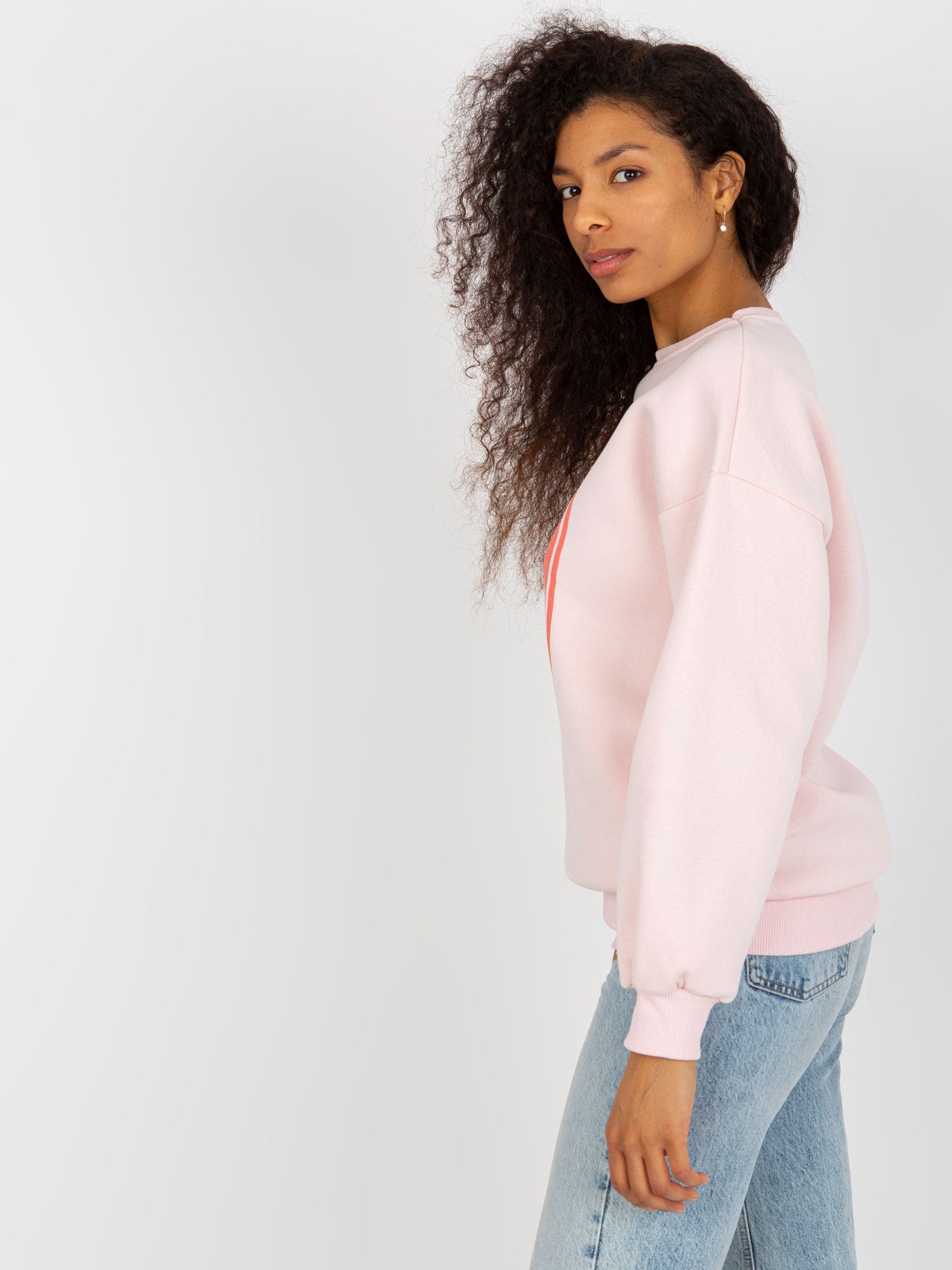 Jasnoróżowa dresowa bluza oversize z nadrukiem