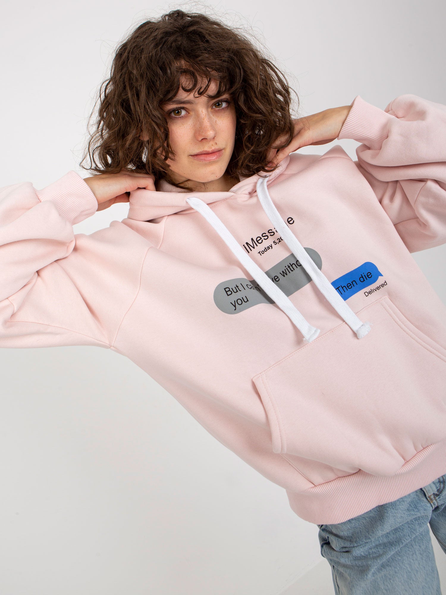 Jasnoróżowa dresowa bluza z nadrukiem oversize