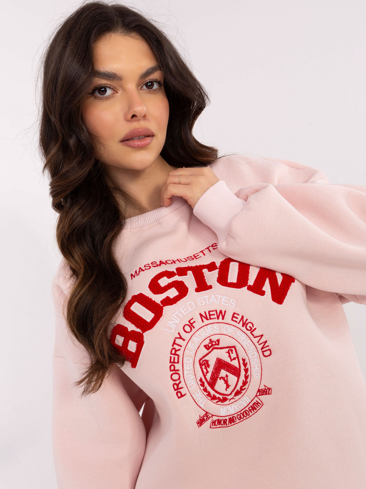 Jasnoróżowa damska bluza z napisem Boston