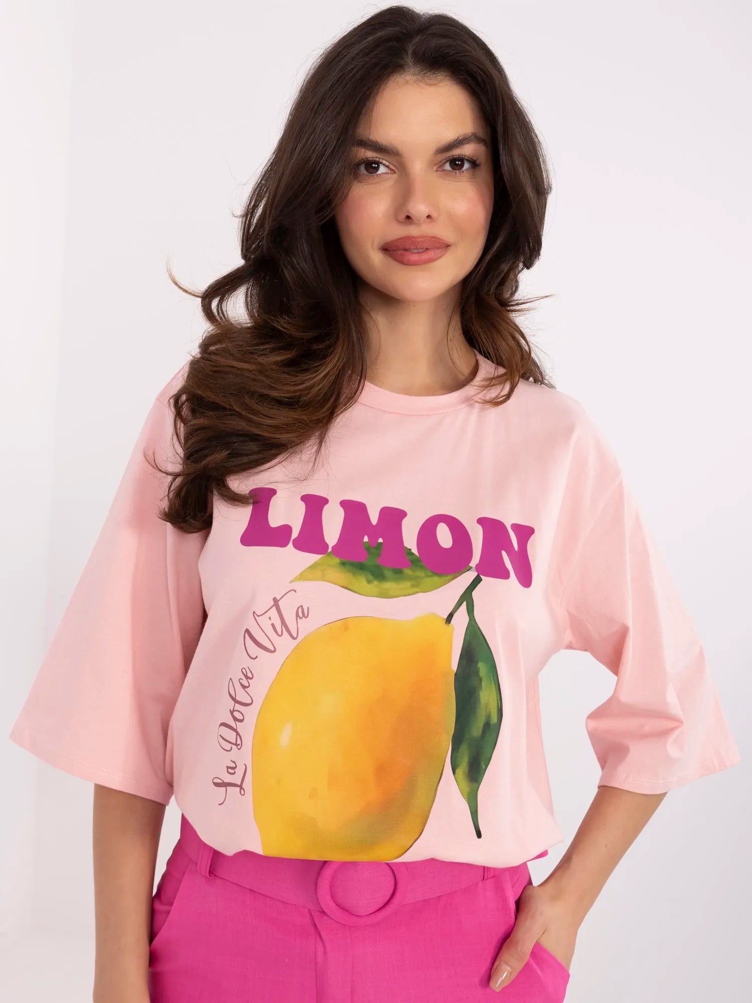 Jasnoróżowy damski t-shirt z napisem Limoncello