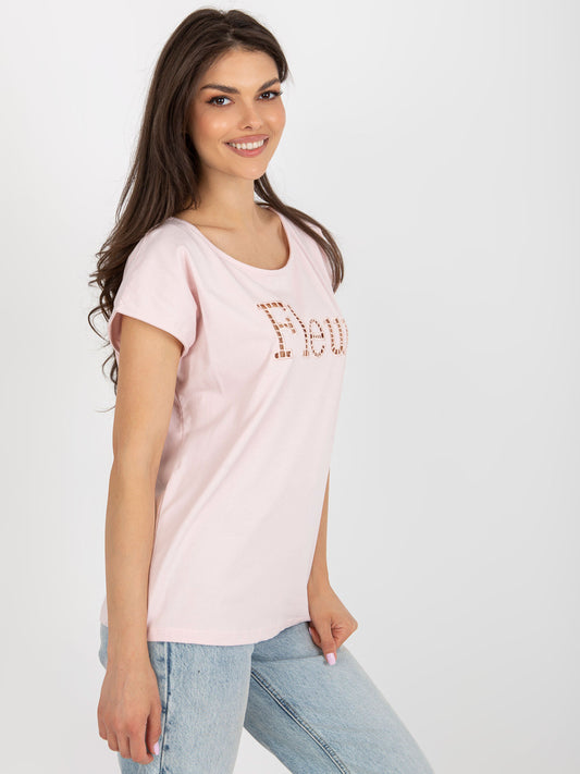 Jasnoróżowy t-shirt jednokolorowy z napisem