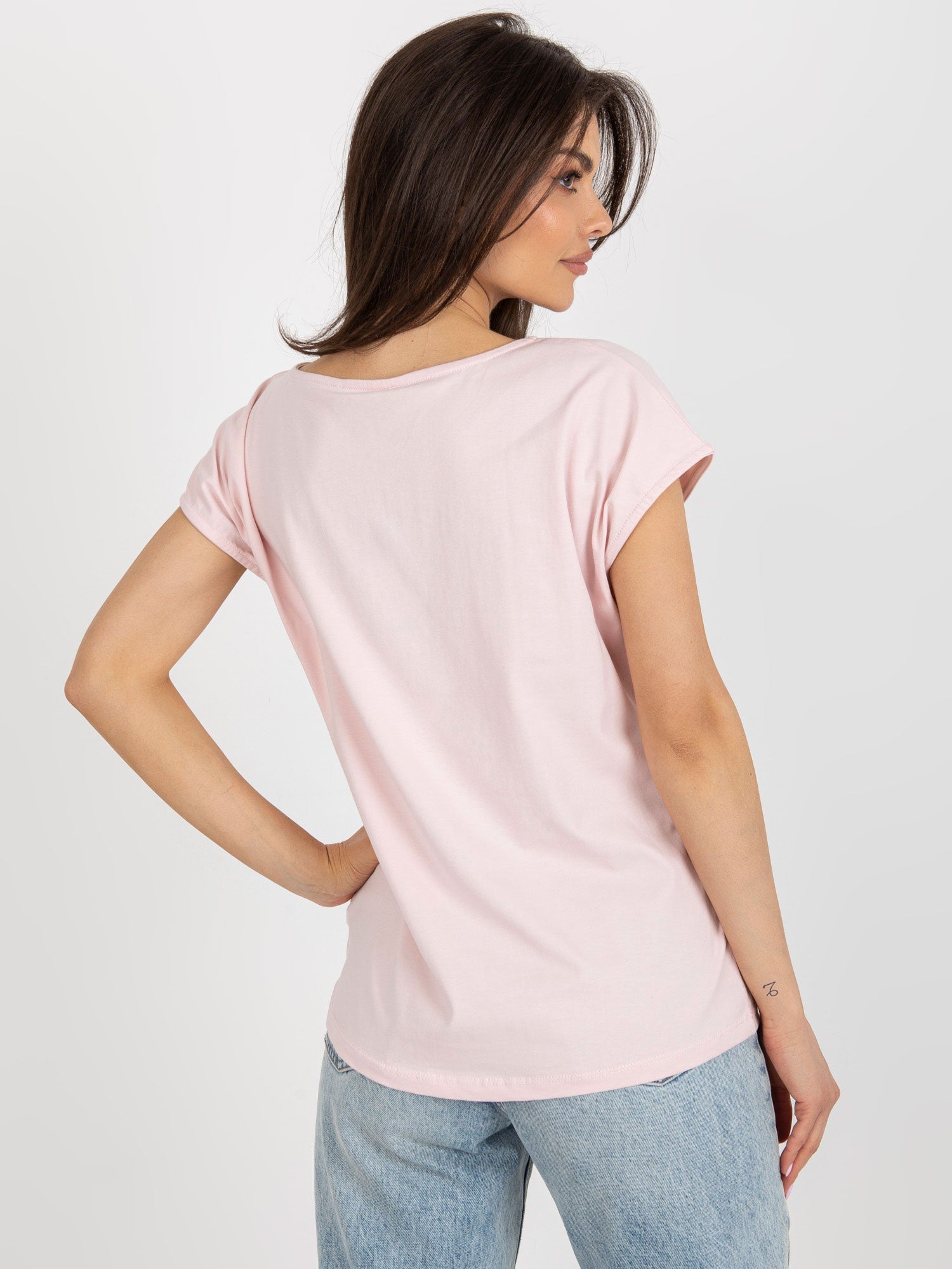 Jasnoróżowy t-shirt jednokolorowy z napisem