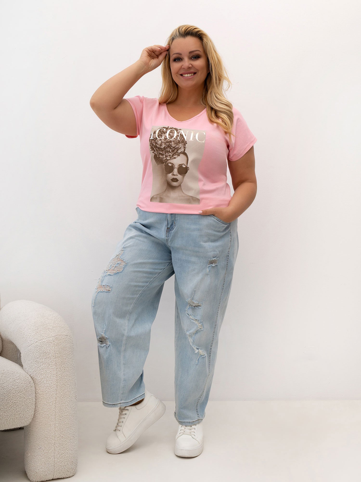 Jasnoróżowy damski t-shirt plus size z bawełny