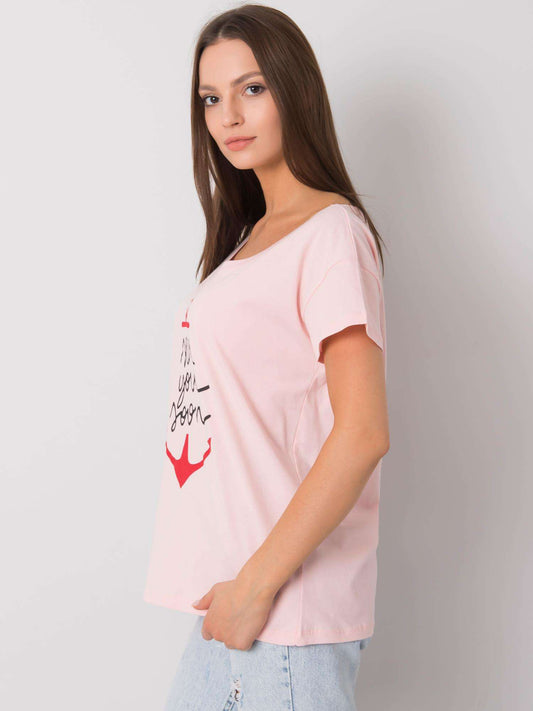 Jasnoróżowy damski t-shirt z napisem