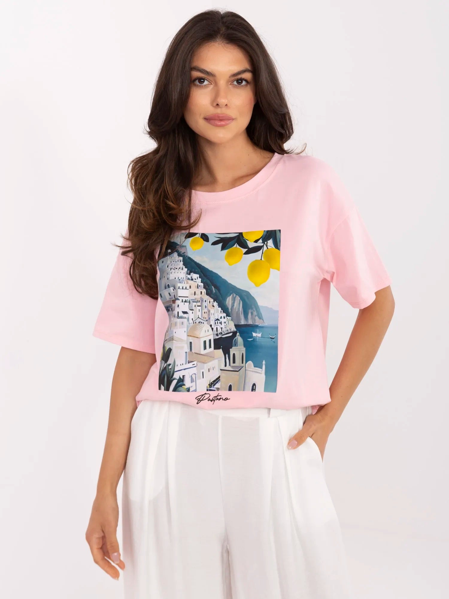 Jasnoróżowy t-shirt z włoskim krajobrazem