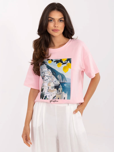 Jasnoróżowy t-shirt z włoskim krajobrazem