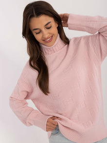 Jasnoróżowy sweter z golfem o kroju oversize