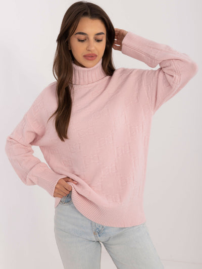 Jasnoróżowy sweter z golfem o kroju oversize