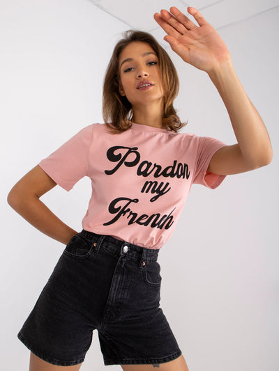 Jasnoróżowy t-shirt damski