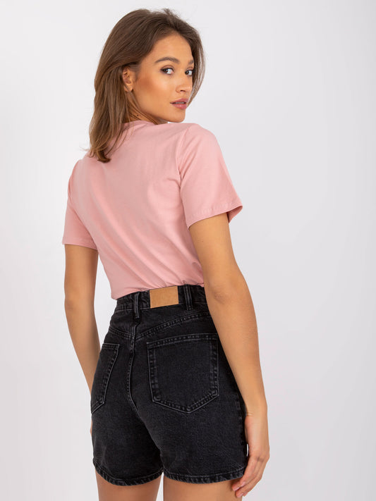 Jasnoróżowy t-shirt damski