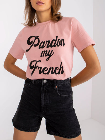 Jasnoróżowy t-shirt damski