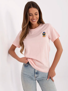 Jasnoróżowy damski t-shirt z haftem