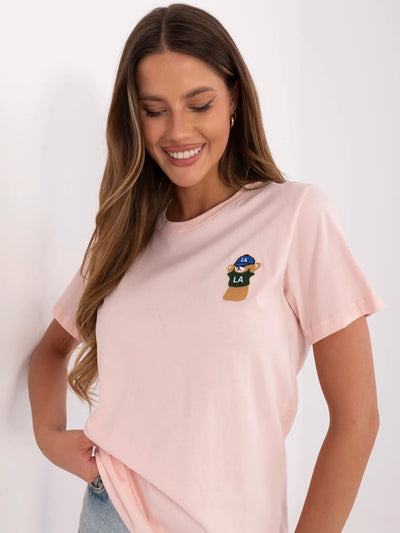 Jasnoróżowy damski t-shirt z haftem