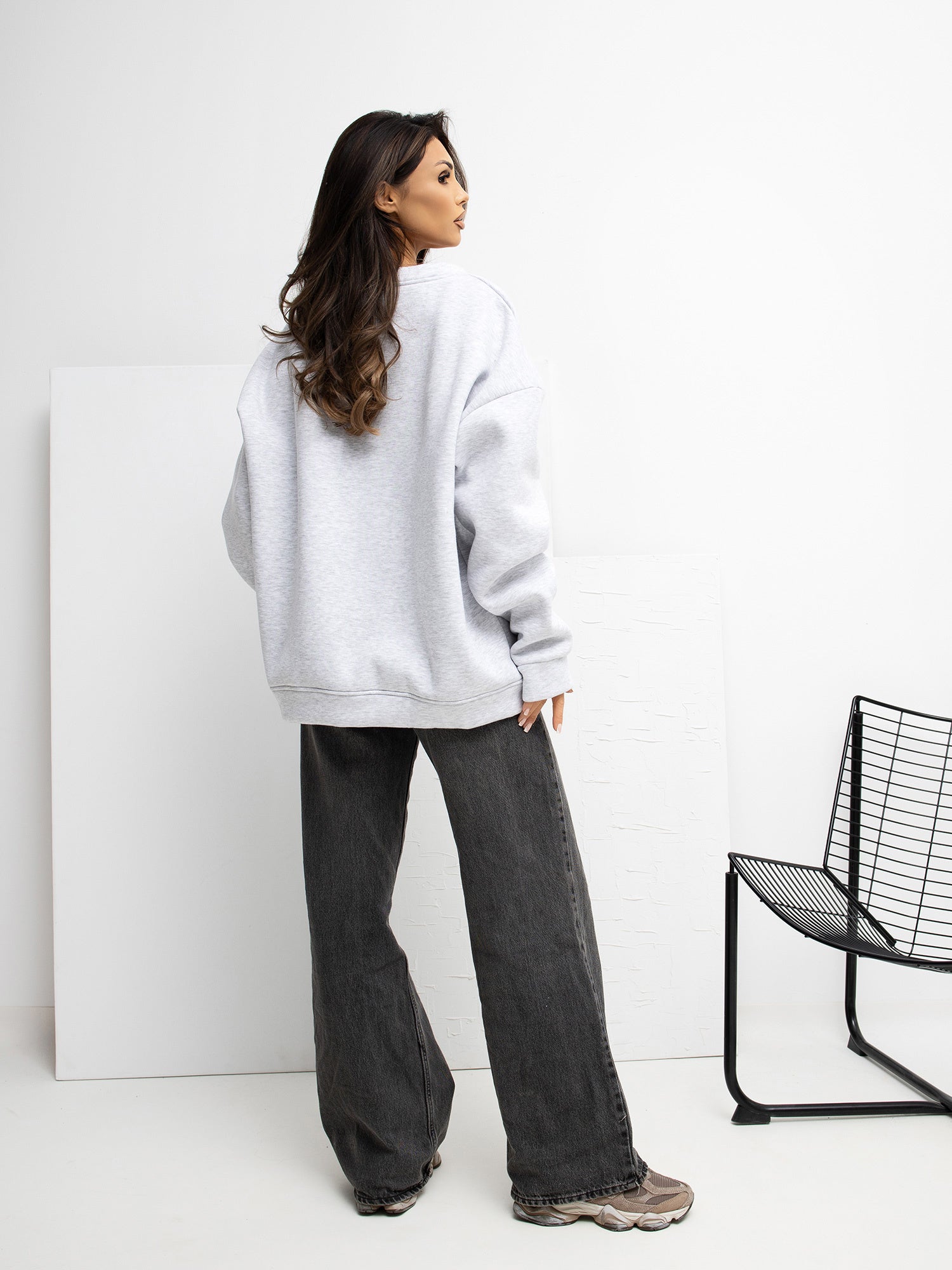 RUE PARIS Jasnoszara bluza oversize z naszywką