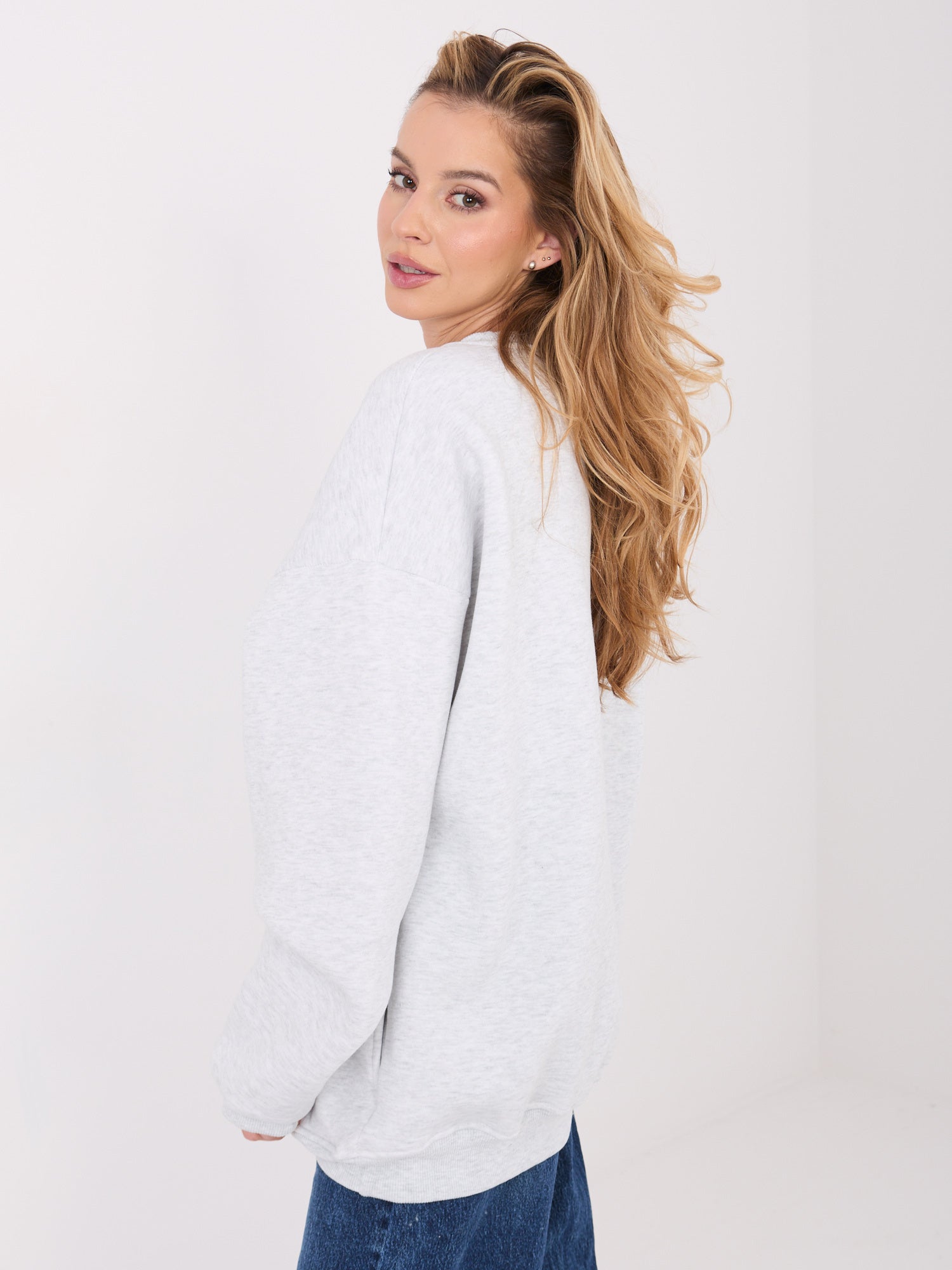 Jasnoszara dresowa bluza oversize z nadrukiem