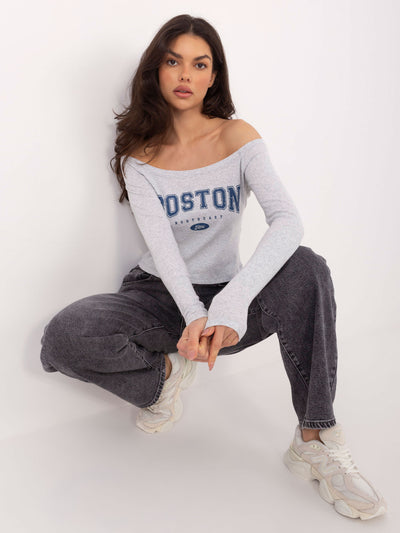 Jasnoszara bluzka hiszpanka z napisem Boston