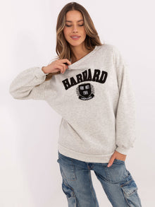 Jasnoszara melanżowa bluza bez kaptura z naszywką