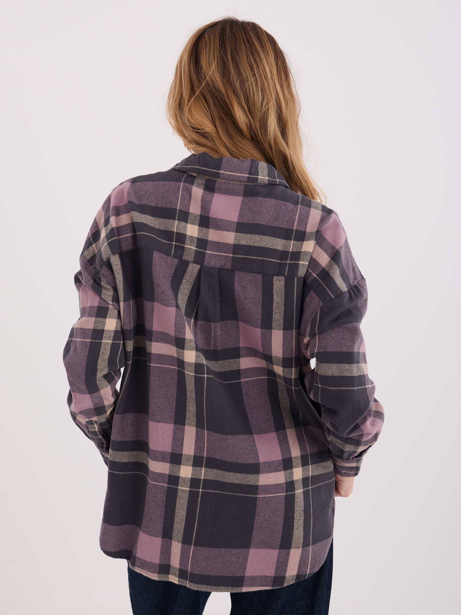 STITCH & SOUL Jasnoszaro-różowa flanelowa koszula w kratę