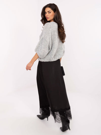 Jasnoszary damski sweter boucle z rękawem 3/4