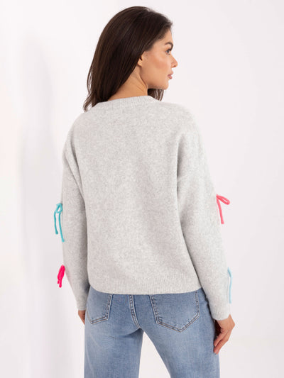 Jasnoszary sweter oversize z długim rękawem