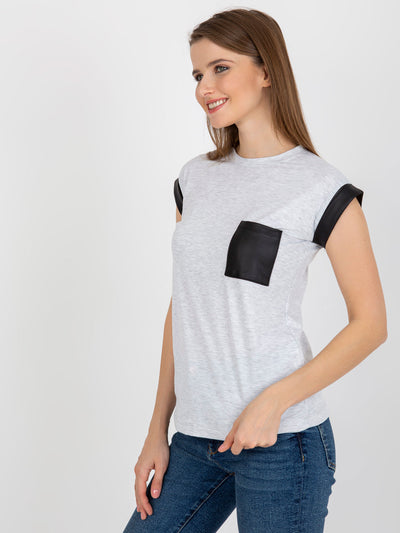 Jasnoszary melanżowy bawełniany t-shirt z kieszenią