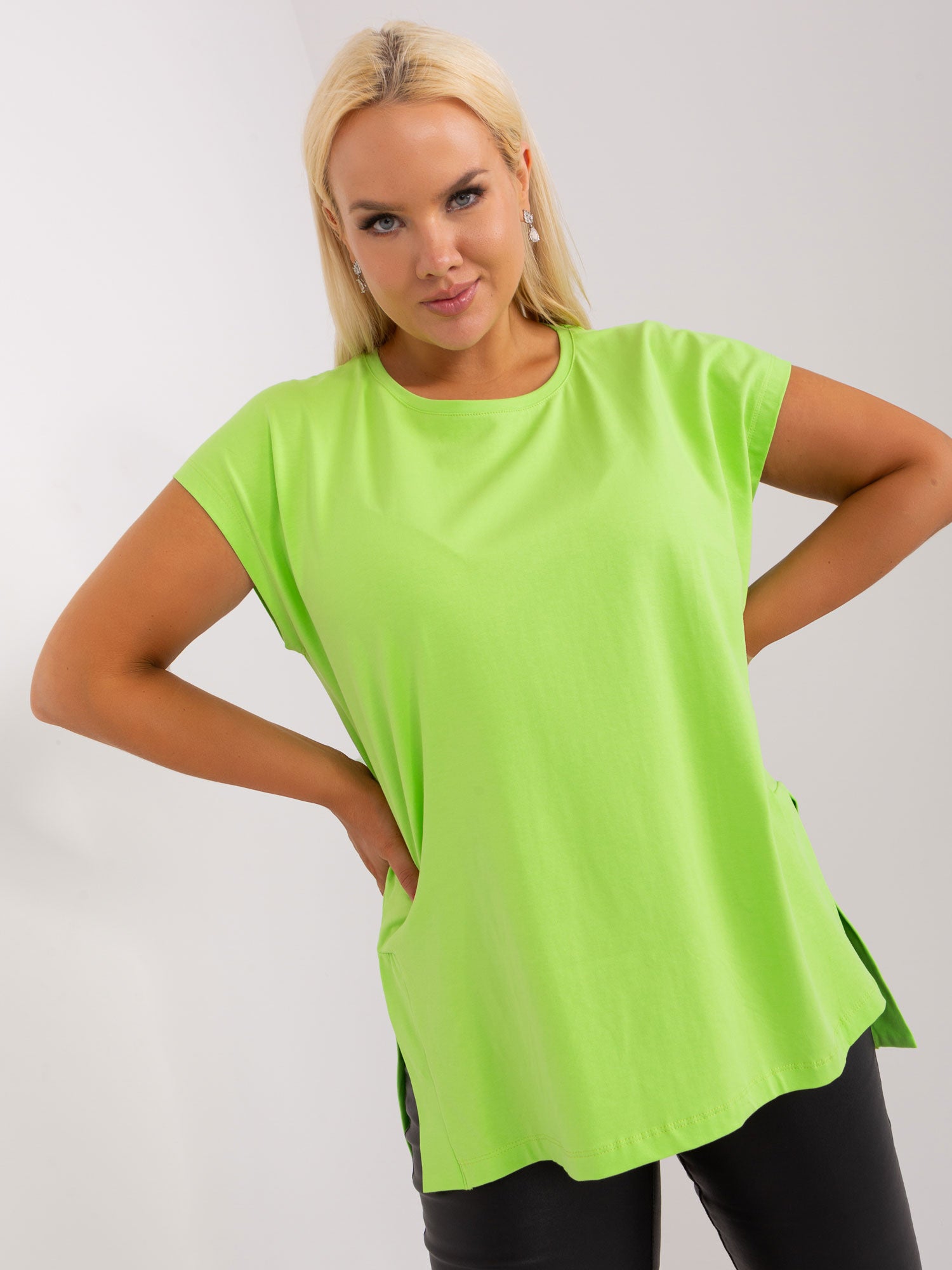 Jasnozielona bluzka basic plus size z dłuższym tyłem