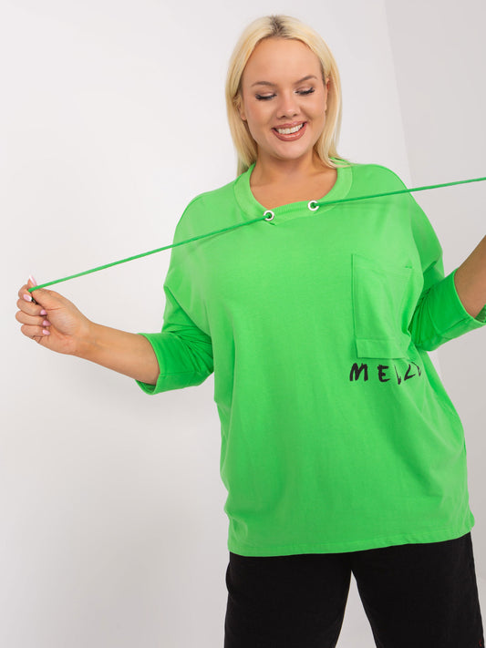 Jasnozielona luźna bluzka plus size z kieszenią