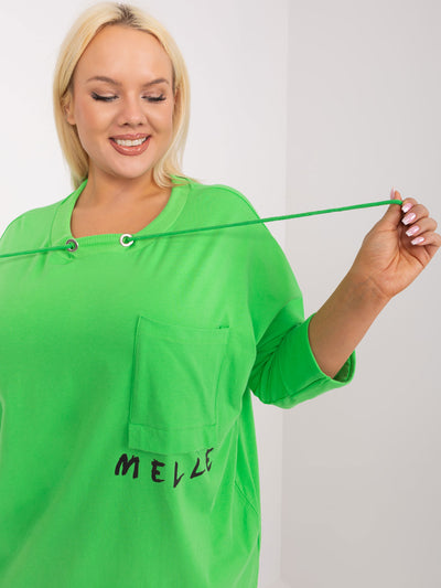 Jasnozielona luźna bluzka plus size z kieszenią