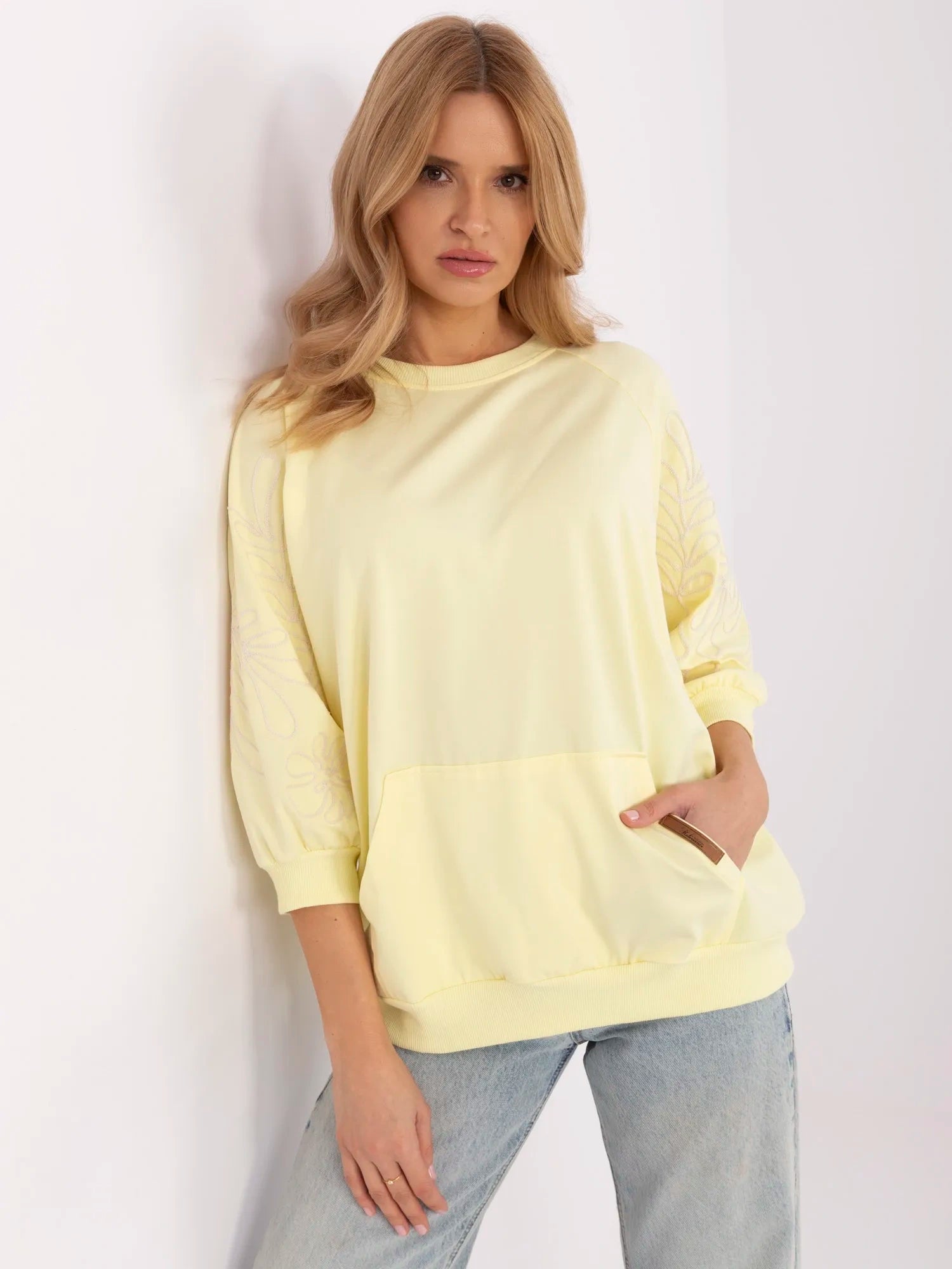 RUE PARIS Jasnożółta bluza kangurka z haftem na rękawach