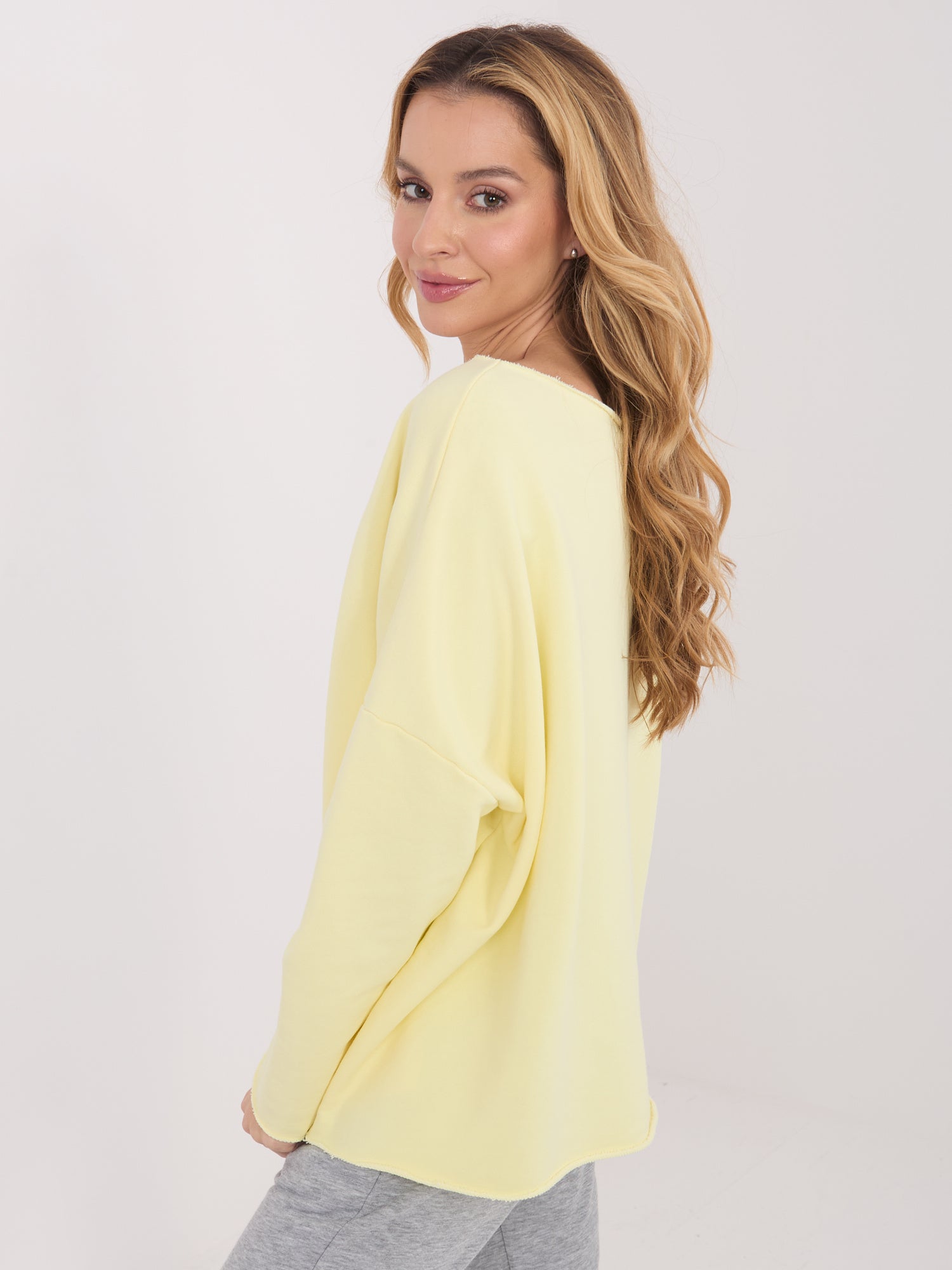 Jasnożółta damska bluza oversize bez kaptura