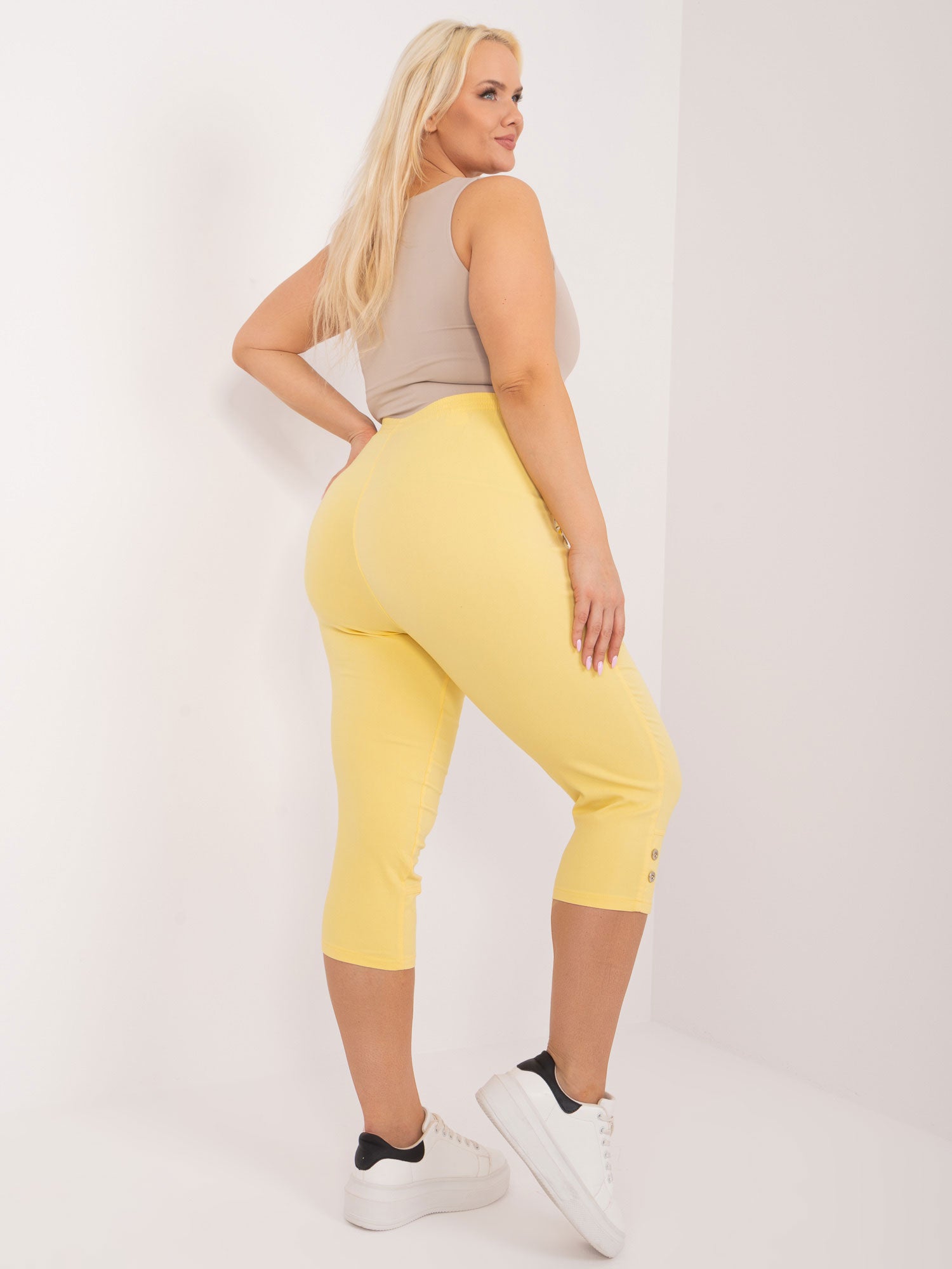 Jasnożółte spodnie rybaczki plus size z kieszeniami