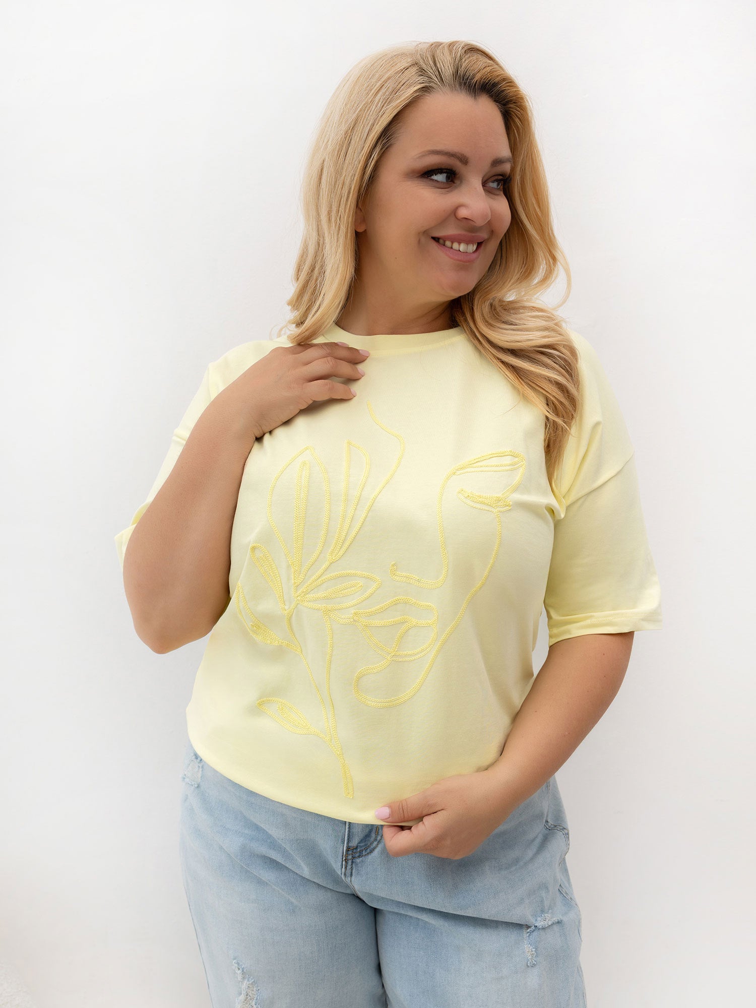 Jasnożółty t-shirt plus size z okrągłym dekoltem
