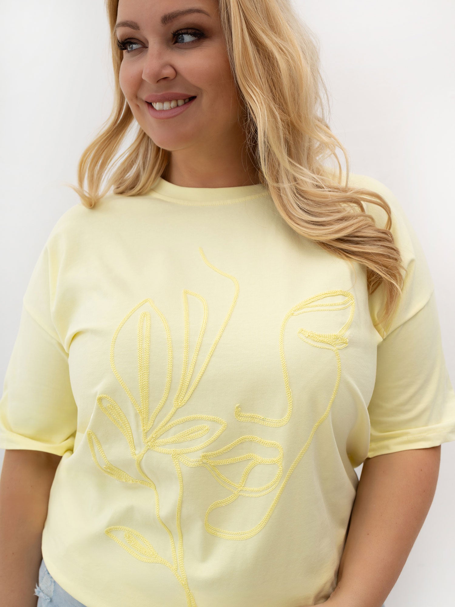 Jasnożółty t-shirt plus size z okrągłym dekoltem