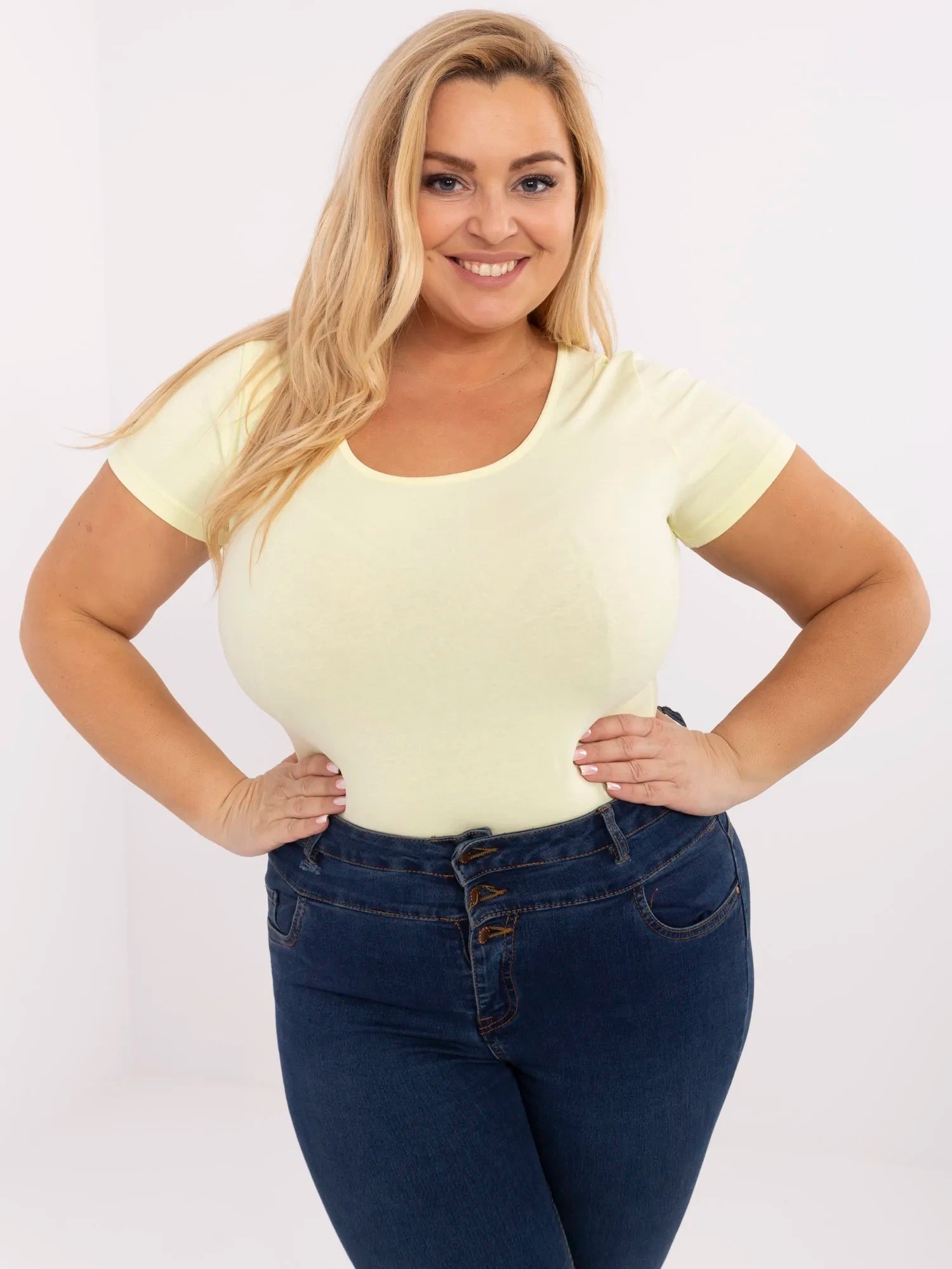 RUE PARIS Jasnożółty t-shirt plus size z okrągłym dekoltem