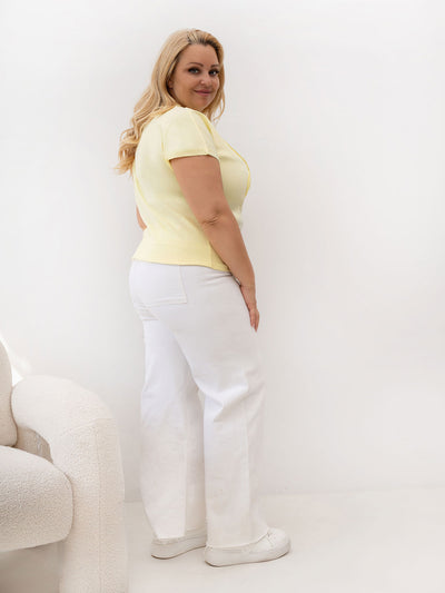 Jasnożółty t-shirt plus size z kwiatowym motywem