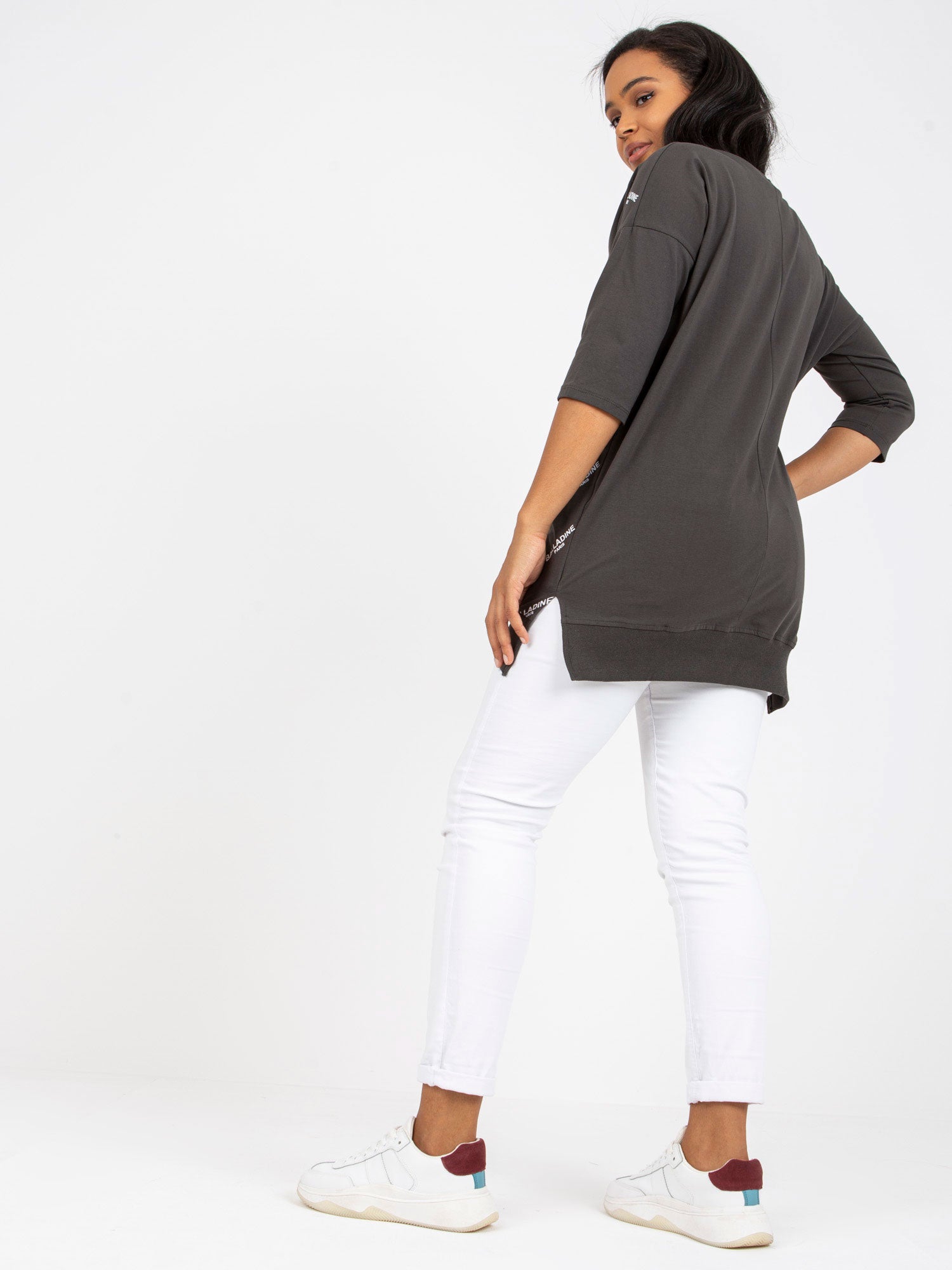 Khaki bluzka plus size z aplikacją