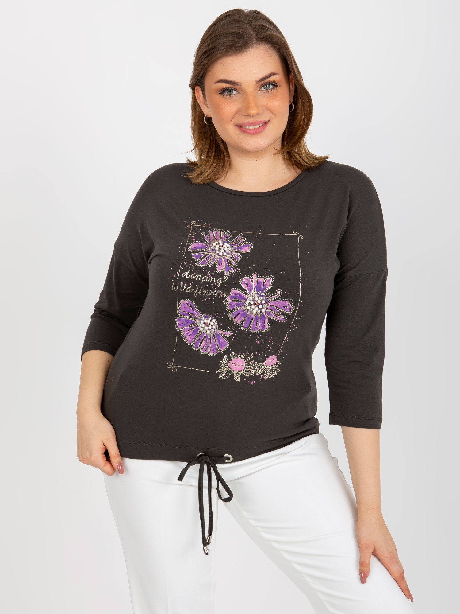 Khaki bluzka plus size z aplikacją i nadrukiem